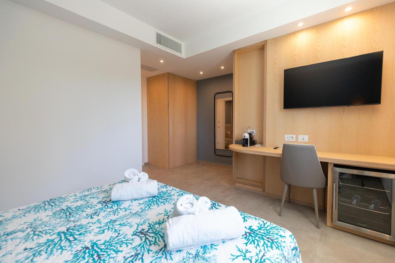 Antares Rooms And Suites Olbia Exterior photo