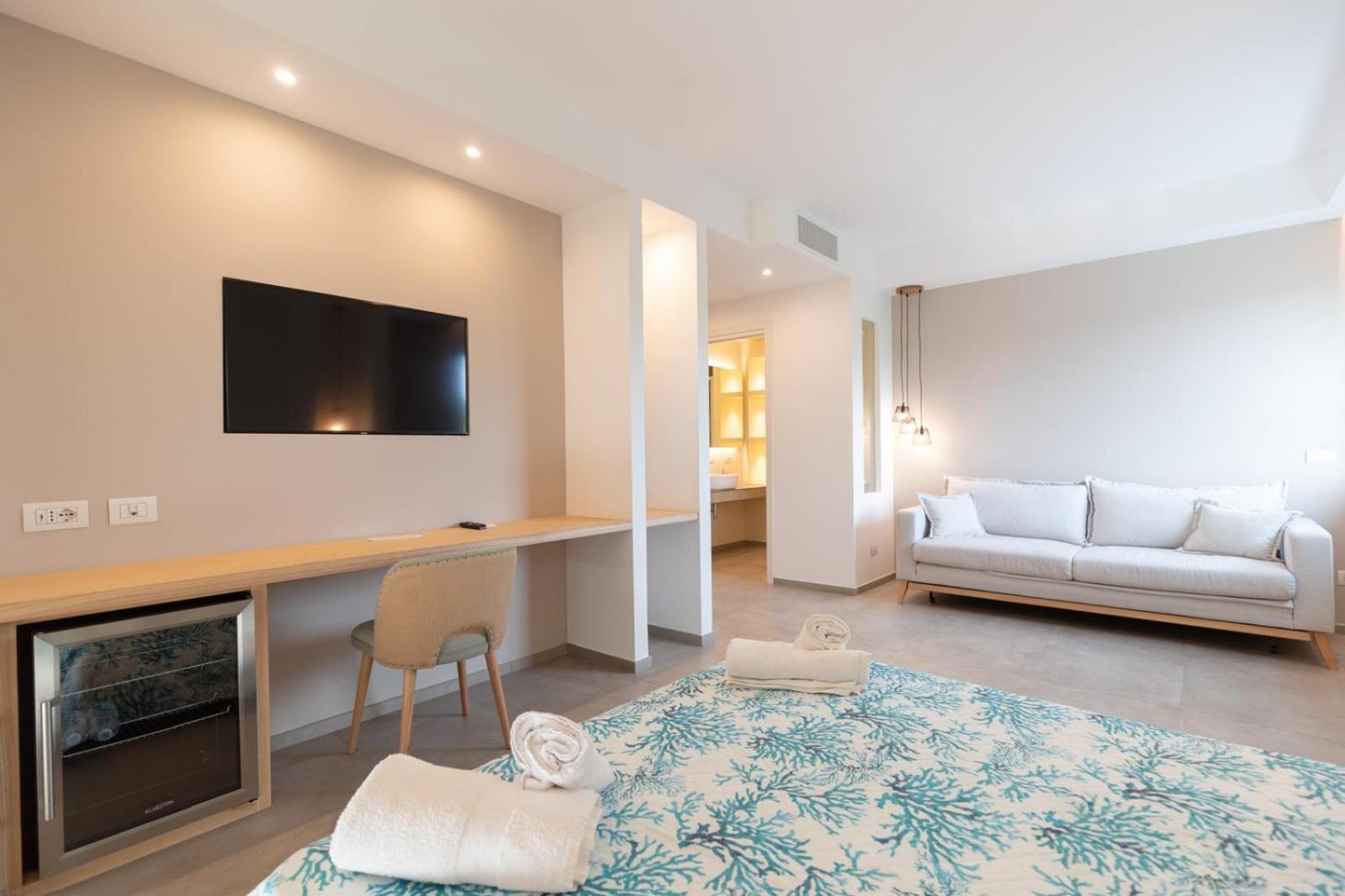 Antares Rooms And Suites Olbia Exterior photo